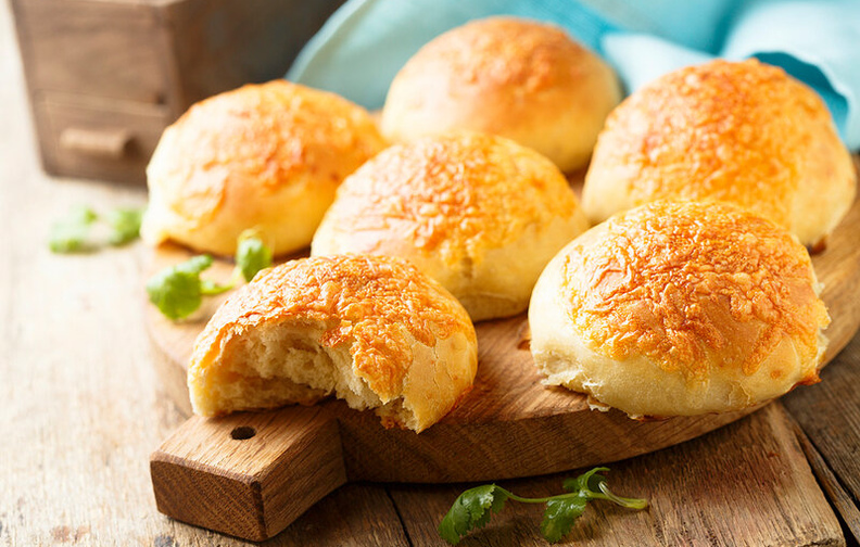 Булочка с сыром фото Бразильские сырные булочки (pão de queijo)